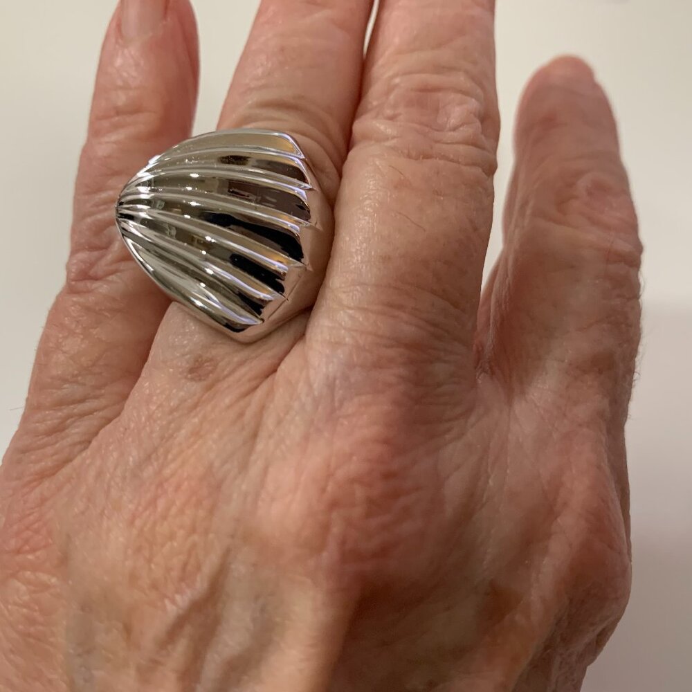 A Contemporary Asymetrical 14 kt G.E. Espo (?) Ring, Size 7 or 8 (?)